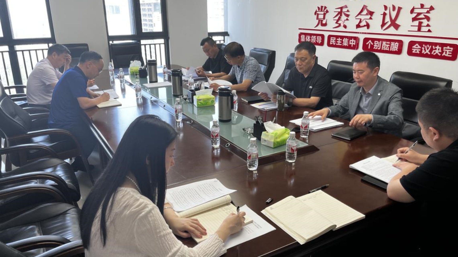 公司黨委理論學(xué)習中心組舉行黨紀學(xué)習教育“政治紀律、組織紀律”專(zhuān)題集中學(xué)習研討交流會(huì )
